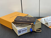 Louis Vuitton LV Noa Key Holder Monogram Blue 11 x 7 x 1.5 cm - 5