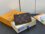 Louis Vuitton LV Noa Key Holder Monogram Brown 11 x 7 x 1.5 cm - 1