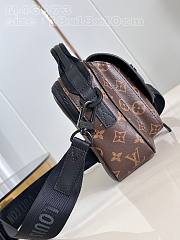 Louis Vuitton LV Quest Messenger Monogram 18 x 18 x 10 cm - 3