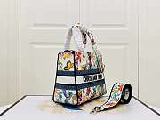 Dior Medium Lady D-Lite Bag White Multicolor Fantastica 24 x 20 x 11 cm - 6