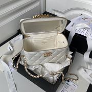 Chanel 24P Vanity Case White Lambskin 17cm - 6