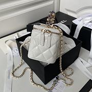 Chanel 24P Vanity Case White Lambskin 17cm - 3