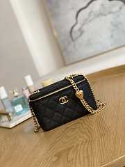 Chanel Vanity With Heart Chain Black Caviar 17cm - 1