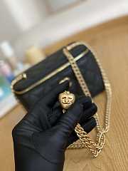 Chanel Vanity With Heart Chain Black Caviar 17cm - 5