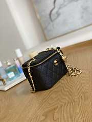 Chanel Vanity With Heart Chain Black Caviar 17cm - 4