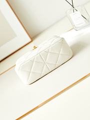 Chanel 24S Hobo White Bag 13x18x7cm - 6