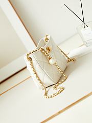 Chanel 24S Hobo White Bag 13x18x7cm - 4