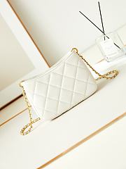 Chanel 24S Hobo White Bag 13x18x7cm - 3