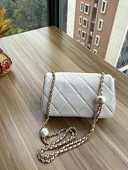 Chanel 24s Small Flap Bag White Lambskin 20.5x13x6.5cm - 3