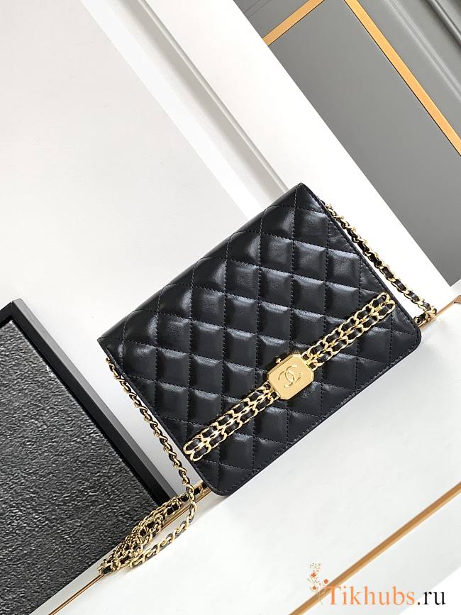 Chanel Flap Bag Black Lambskin Gold 18.5x14.5cm - 1