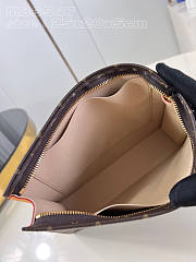 Louis Vuitton LV Toilet Pouch 20 x 25 x 5.5 cm - 6