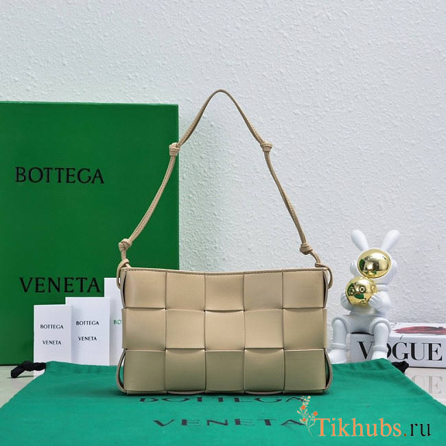 Bottega Veneta Cassette Intreccio Beige Leather Pouch New 22.5x13.5x4.5cm - 1