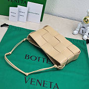 Bottega Veneta Cassette Intreccio Beige Leather Pouch New 22.5x13.5x4.5cm - 4