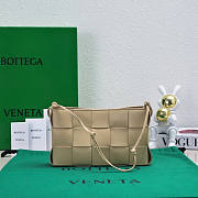 Bottega Veneta Cassette Intreccio Beige Leather Pouch New 22.5x13.5x4.5cm - 2