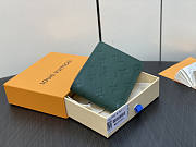 Louis Vuitton LV Multiple Green Wallet 11.5 x 9 x 1.5 cm - 4