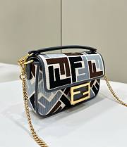 Fendi Baguette Embroidered Shoulder Bag Multicolor 19.5x5x11cm - 4