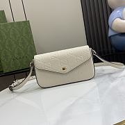 Gucci GG Super Mini Shoulder Bag White 21x13.5x3cm - 1