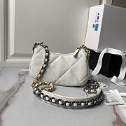 Chanel 19 Clutch White Gold Lambskin 20x13x4.5cm - 4