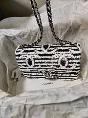 Chanel Small Flap Bag Sequins 13x21x8cm - 2