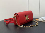 Louis Vuitton LV Twist West Pochette Red 19 x 10.5 x 6.5 cm - 4