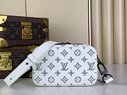 Louis Vuitton LV Alpha G65 White 11 x 18.5 x 6.5 cm - 4