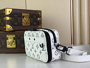 Louis Vuitton LV Alpha G65 White 11 x 18.5 x 6.5 cm - 2