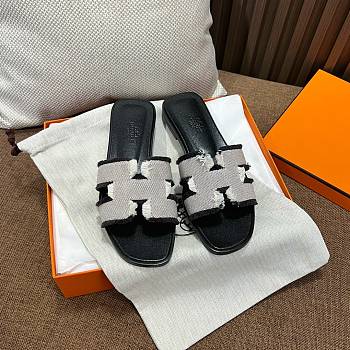 Hermes Oran Black White Slides