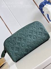 Louis Vuitton LV Dopp Kit Green 28 x 15 x 16.5 cm - 1