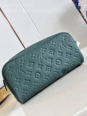 Louis Vuitton LV Dopp Kit Green 28 x 15 x 16.5 cm - 2