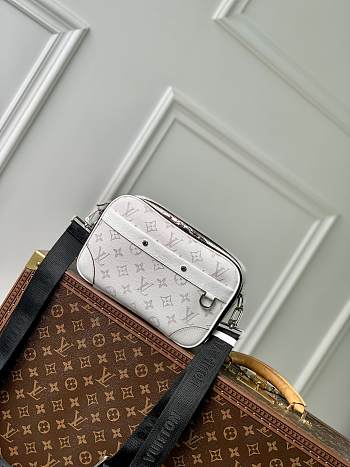 Louis Vuitton LV Alpha Messenger Taigarama White 24 x 16 x 8 cm