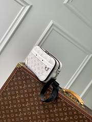 Louis Vuitton LV Alpha Messenger Taigarama White 24 x 16 x 8 cm - 6