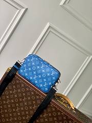 Louis Vuitton LV Alpha Messenger Taigarama Blue 24 x 16 x 8 cm - 4