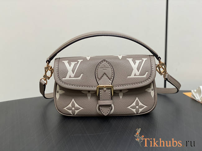 Louis Vuitton LV Nano Diane Tourterelle Beige 19 x 10.5 x 6 cm - 1