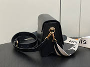 Louis Vuitton LV Twist MM Black Epi Smooth 23 x 17 x 9.5 cm - 4