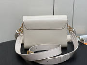 Louis Vuitton LV Twist MM White Epi Smooth 23 x 17 x 9.5 cm - 5