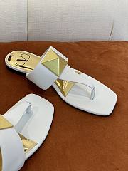 Valentino Garavani Rockstud Flat Sandals White - 3