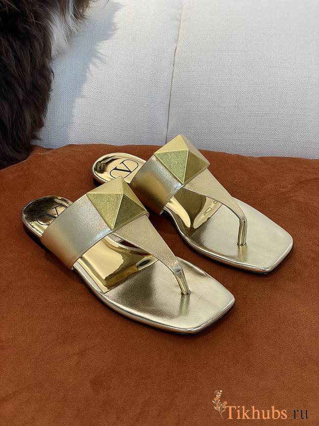 Valentino Garavani Rockstud Flat Sandals Gold - 1