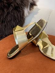 Valentino Garavani Rockstud Flat Sandals Gold - 2