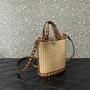 Valentino Garavani Mini Rockstud Raffia Shoulder Bag 19x16x8.5cm - 5