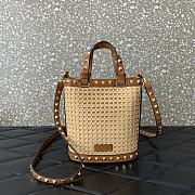 Valentino Garavani Mini Rockstud Raffia Shoulder Bag 19x16x8.5cm - 4