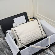 Chanel Flap Bag White Lambskin 32x7.5x19cm - 4