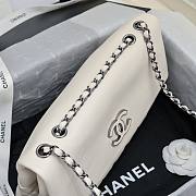 Chanel Flap Bag White Lambskin 32x7.5x19cm - 2