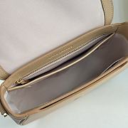 Marc Jacobs Leather Saddle Bag Beige 25x18x8cm - 2