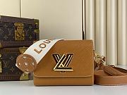 Louis Vuitton LV Twist Honey Gold MM 23 x 17 x 9.5 cm - 1