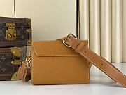 Louis Vuitton LV Twist Honey Gold MM 23 x 17 x 9.5 cm - 5