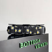 Bottega Veneta Leather Cassette Pochette Shoulder Bag 23x15x5cm - 4