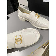 Chanel Moccasins White Calfskin & Metal - 2