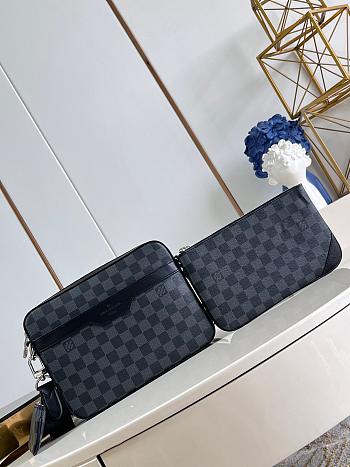 Louis Vuitton LV Trio Messenger Damier Graphite 25 x 18.5 x 7 cm