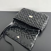 Bottega Veneta Rumple Messenger Bag Black 30x23x7.5cm - 2