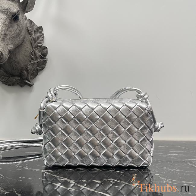 Bottega Veneta Mini Loop Camera Bag Silver 17x10x6cm - 1